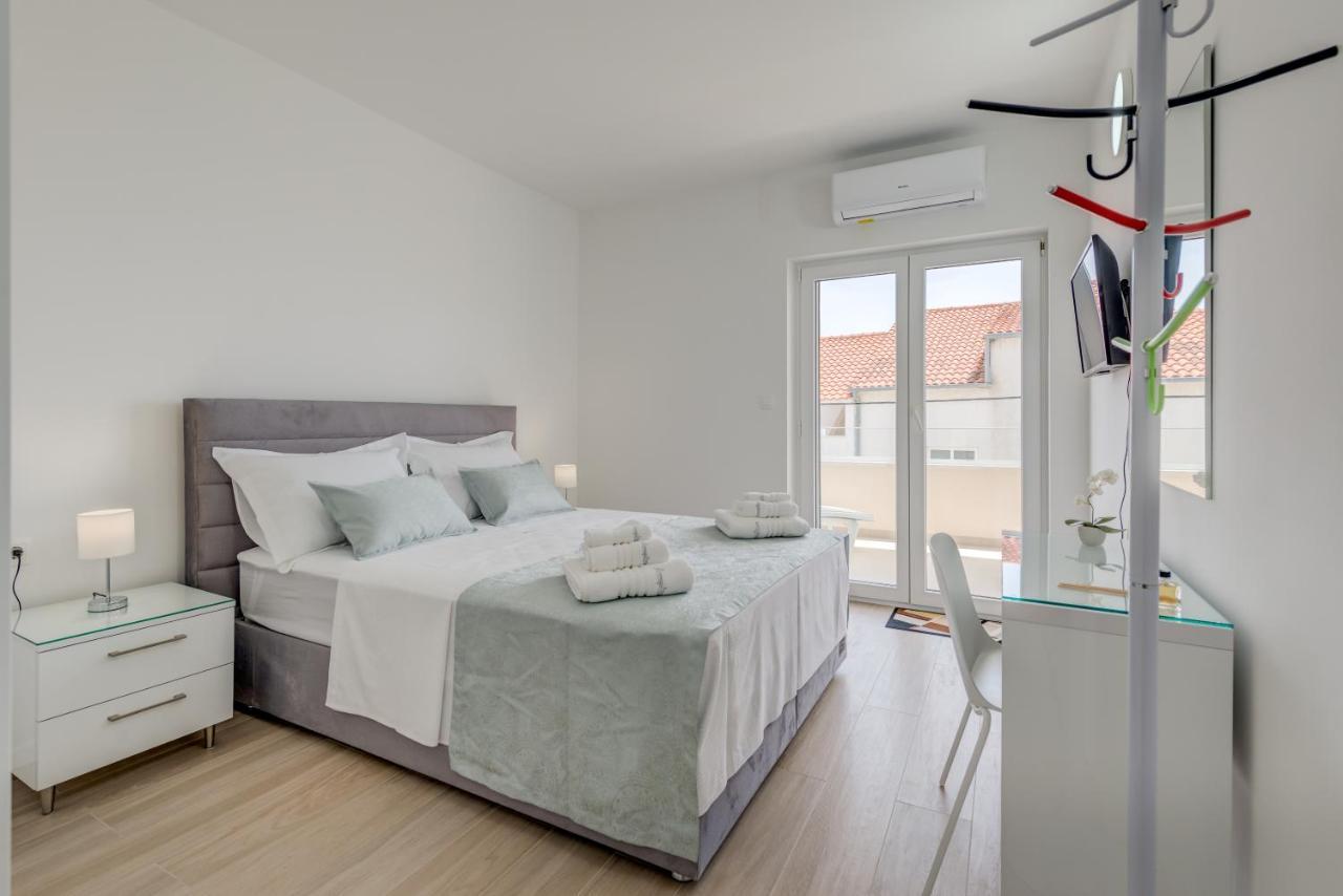 Apartment Spacious Modern Miljak - 1min To The Trogir