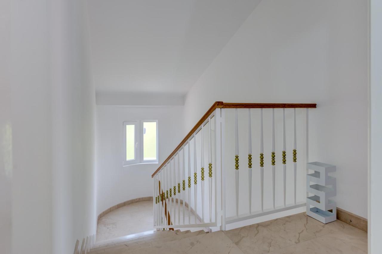 Apartment Spacious Modern Miljak - 1min To The *