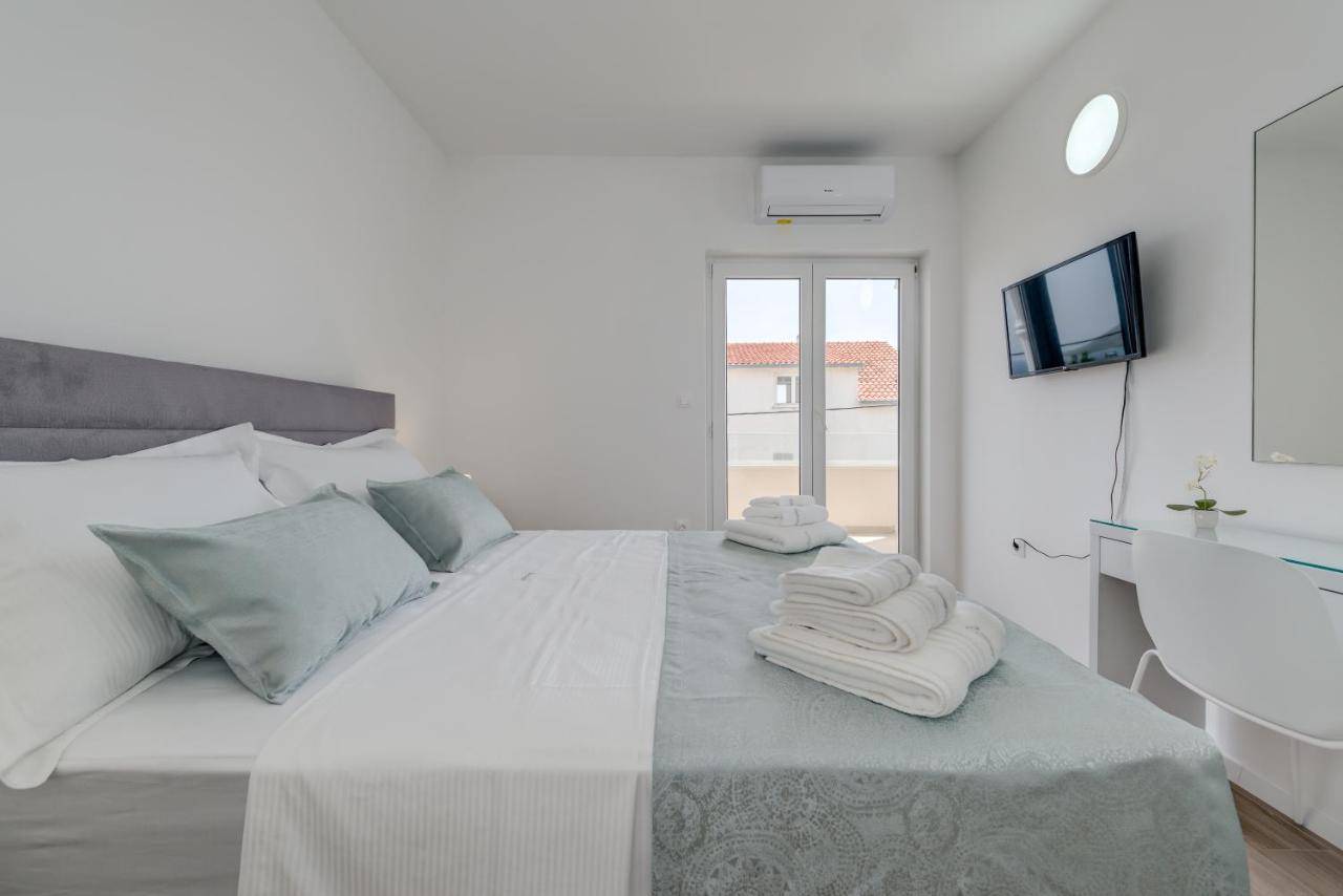 Spacious Modern Miljak - 1min To The * Trogir