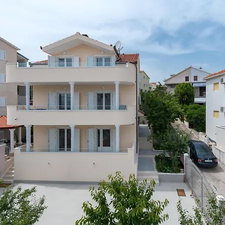 Spacious Modern Apartment Miljak - 1Min To The Beach Trogir Exterior photo