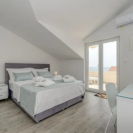 Spacious Modern Apartment Miljak - 1Min To The Beach Trogir Exterior photo
