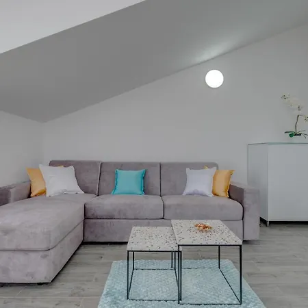 Spacious Modern Apartment Miljak - 1Min To The Beach Trogir Exterior photo