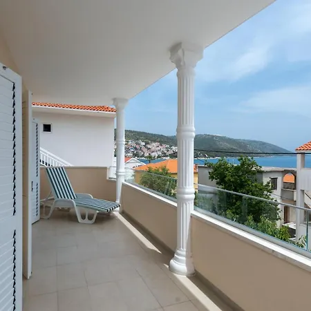 Spacious Modern Apartment Miljak - 1Min To The Beach Trogir Exterior photo