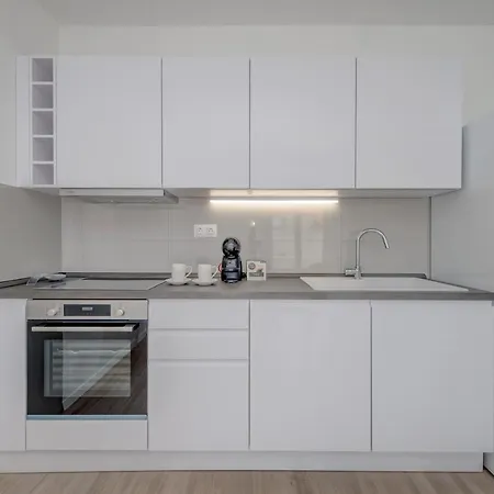 Spacious Modern Apartment Miljak - 1Min To The Beach Trogir Exterior photo