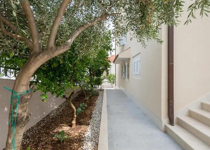 Spacious Modern Apartment Miljak - 1Min To The Beach
