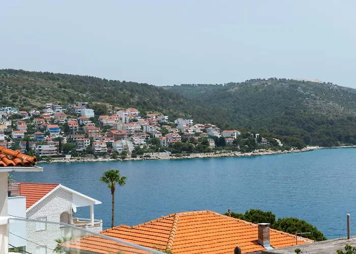 Spacious Modern Apartment Miljak - 1Min To The Beach