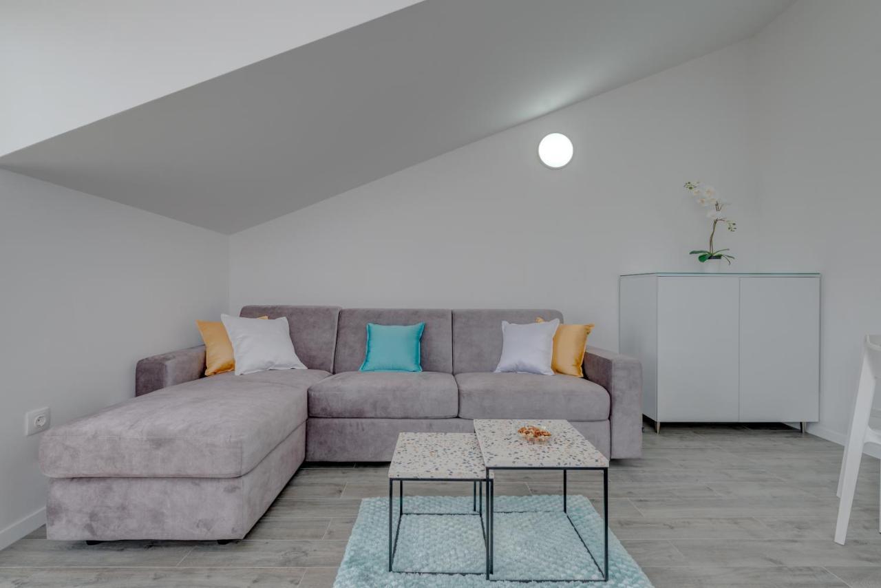 Spacious Modern Miljak - 1min To The Apartmán