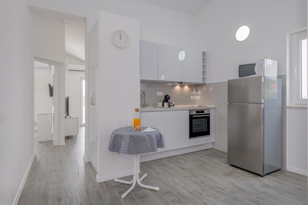 Spacious Modern Miljak - 1min To The