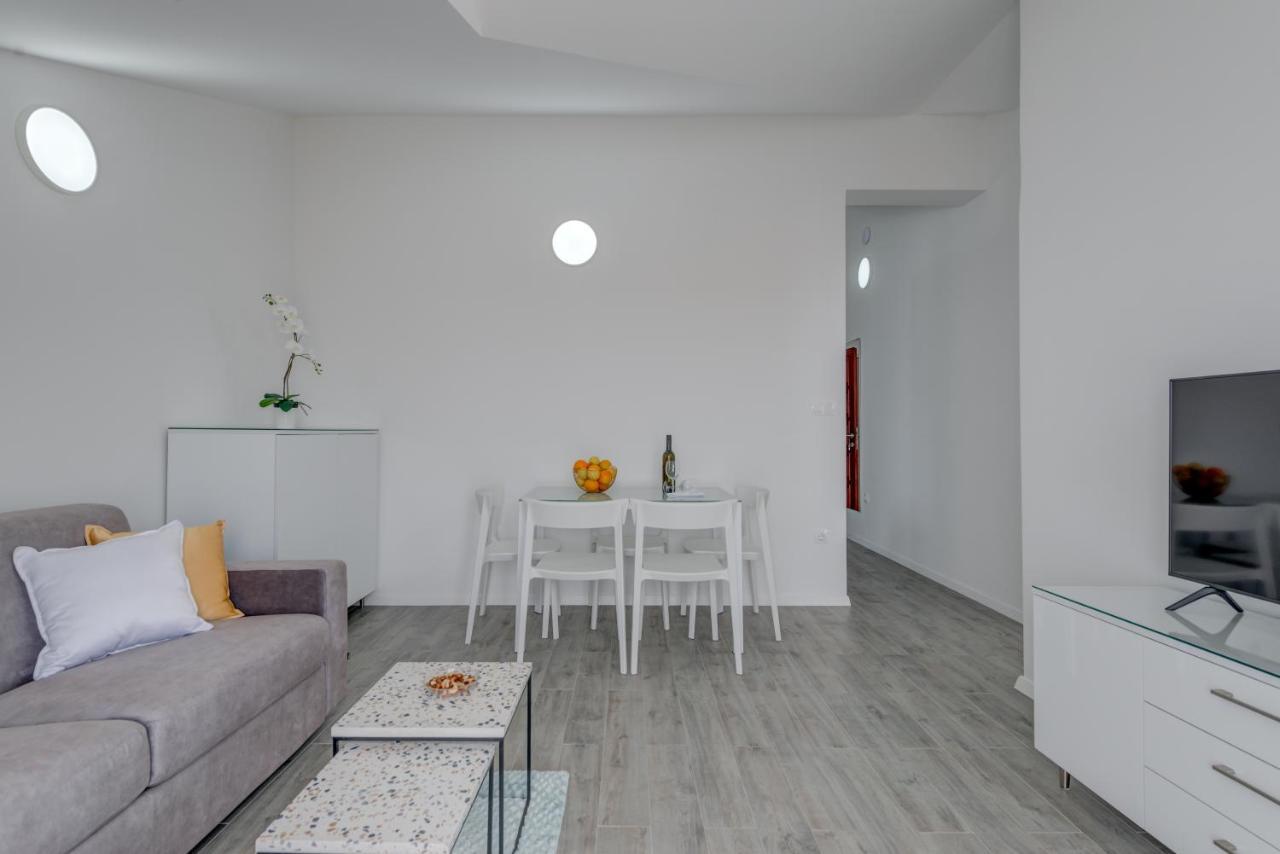 Spacious Modern Miljak - 1min To The Apartmán Trogir