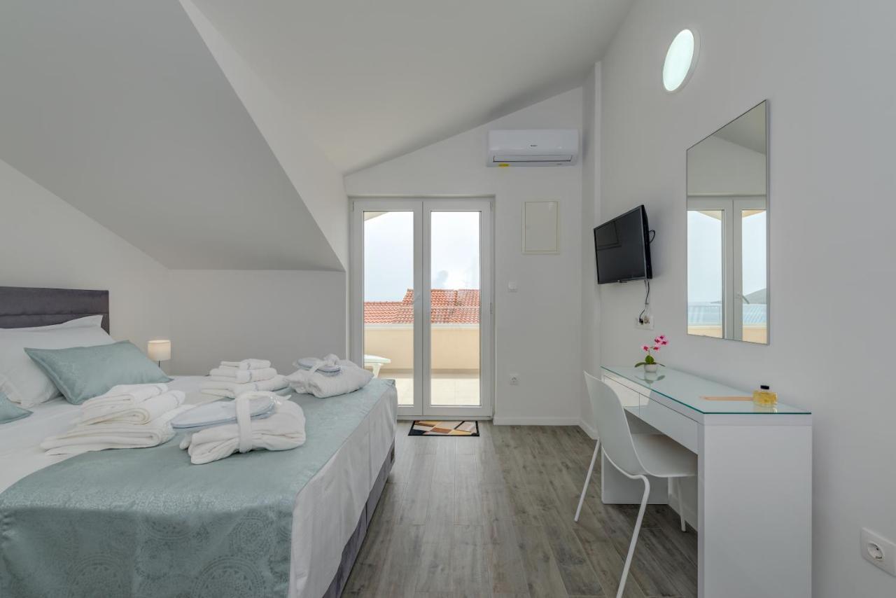 Spacious Modern Miljak - 1min To The * Trogir