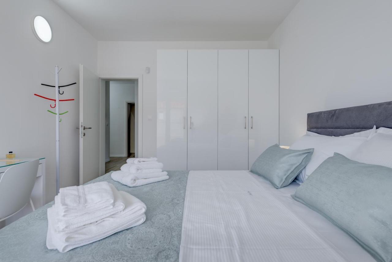 Spacious Modern Miljak - 1min To The Apartmán Trogir