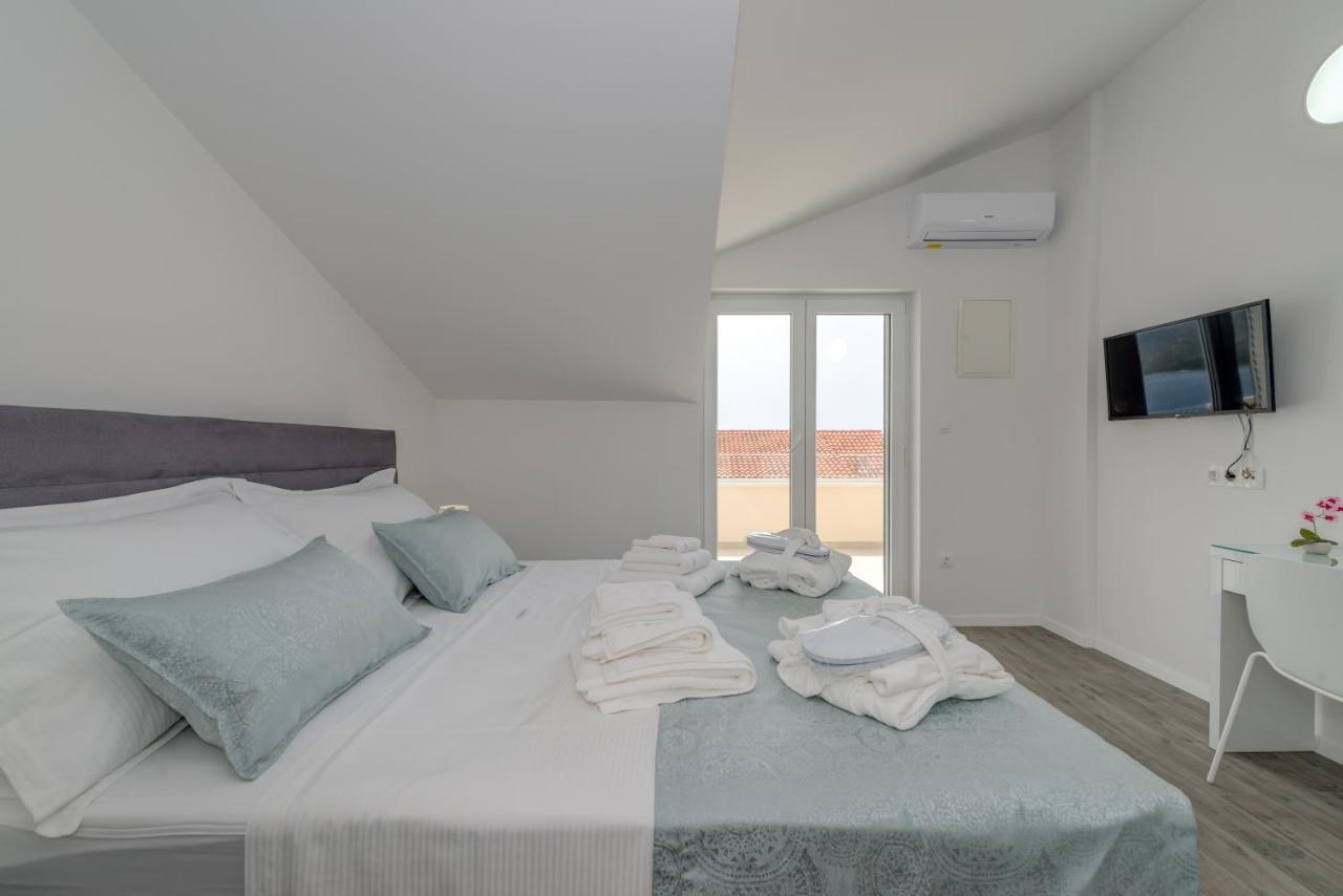 Spacious Modern Miljak - 1min To The Apartmán